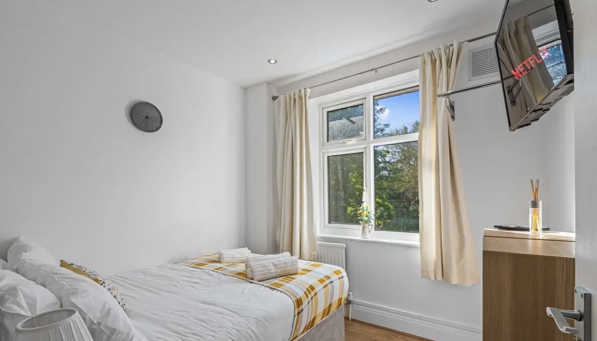 bedroom 5