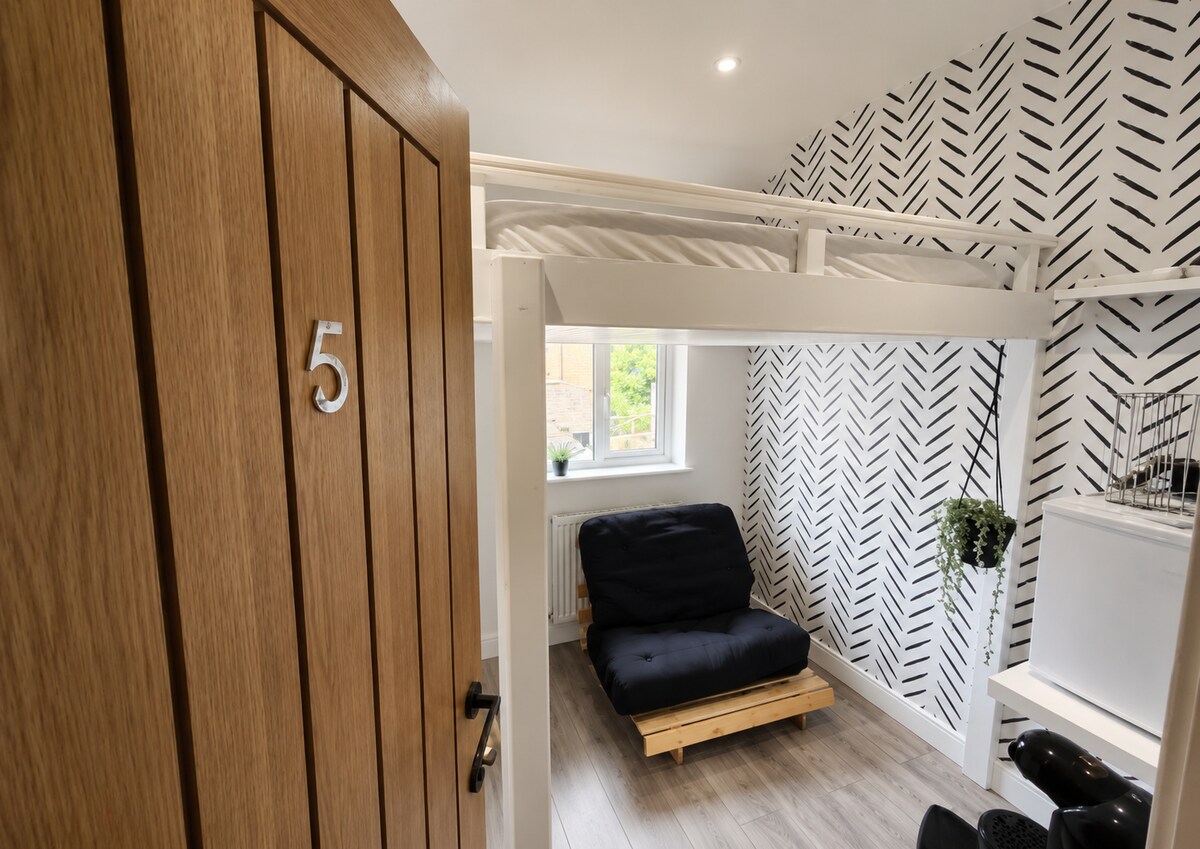 bedroom 5