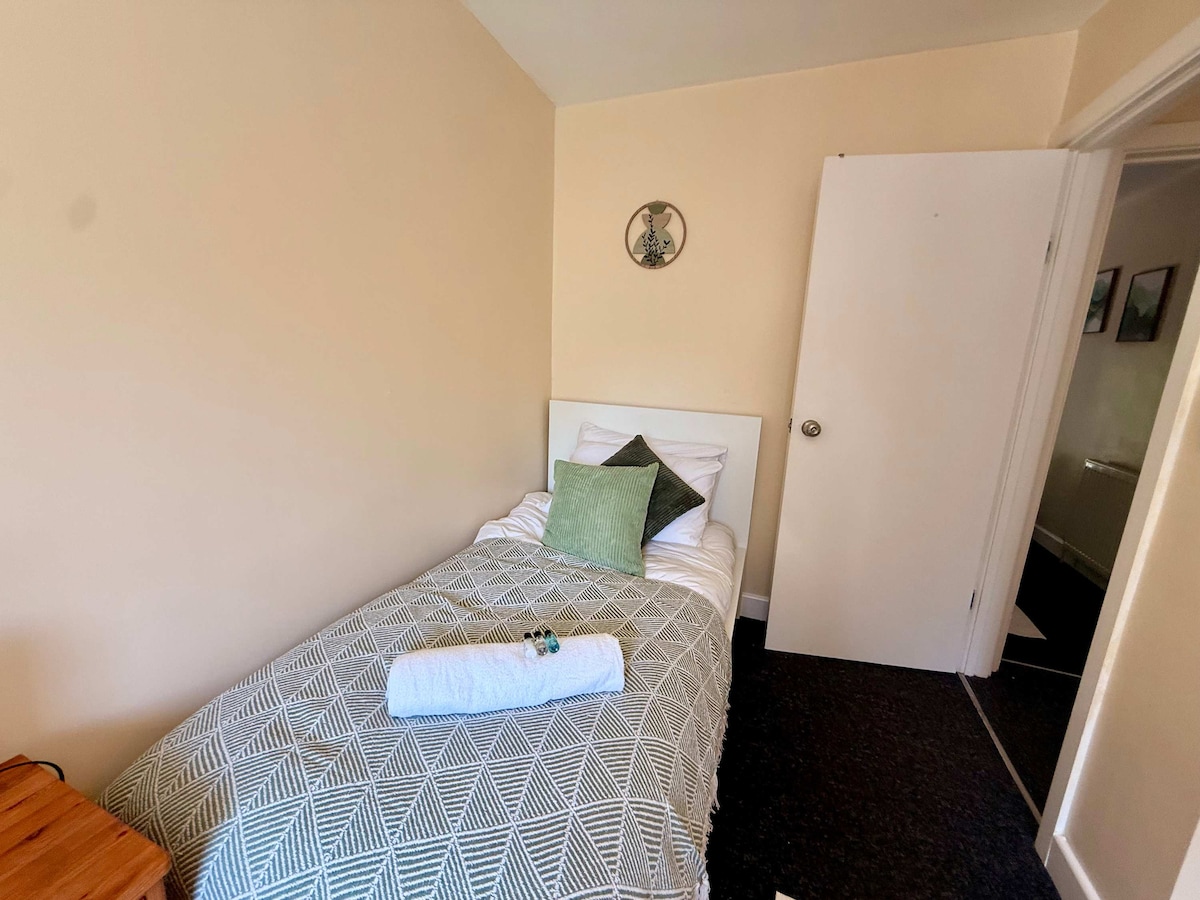 bedroom 5