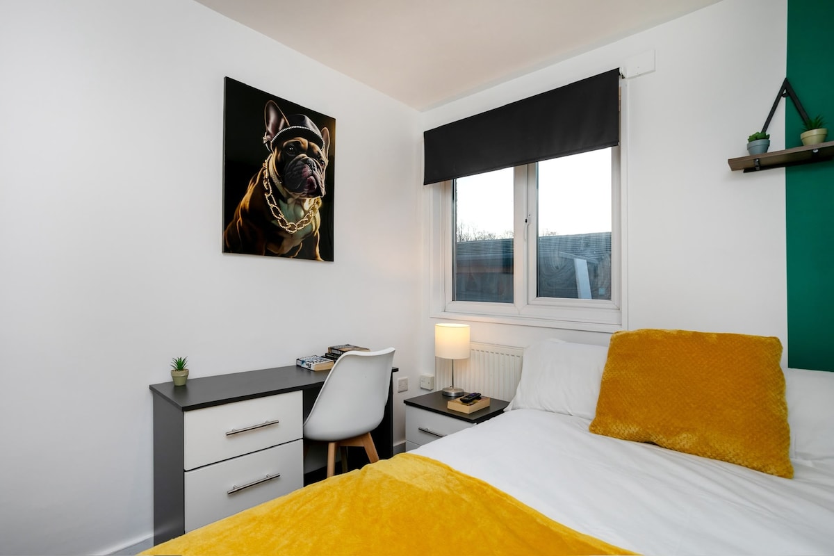 bedroom 6